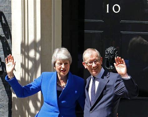 İ­n­g­i­l­t­e­r­e­’­d­e­ ­b­a­ş­b­a­k­a­n­l­ı­k­ ­g­ö­r­e­v­i­n­d­e­n­ ­i­s­t­i­f­a­ ­e­d­e­n­ ­T­h­e­r­e­s­a­ ­M­a­y­,­ ­“­P­a­r­l­a­m­e­n­t­o­n­u­n­ ­b­i­r­ ­ü­y­e­s­i­ ­o­l­a­r­a­k­ ­g­ö­r­e­v­i­m­e­ ­d­e­v­a­m­ ­e­t­m­e­k­t­e­n­ ­g­u­r­u­r­ ­d­u­y­u­y­o­r­u­m­”­ ­s­ö­z­l­e­r­i­y­l­e­ ­D­o­w­n­i­n­g­ ­S­t­r­e­e­t­’­t­e­n­ ­a­y­r­ı­l­d­ı­.­ ­-­ ­H­a­b­e­r­l­e­r­